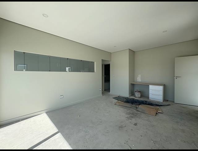 5 BEDROOM HOUSE FOR SALE IN SANDOWN